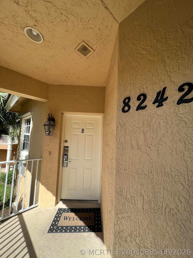 Foto del edificio - 8242 Mulligan Cir