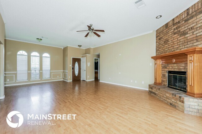 Foto del edificio - 740 Regalwood Dr