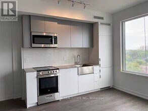 Building Photo - 270 Dufferin St