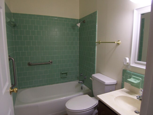 Building Photo - 6105 Shreveport Hwy