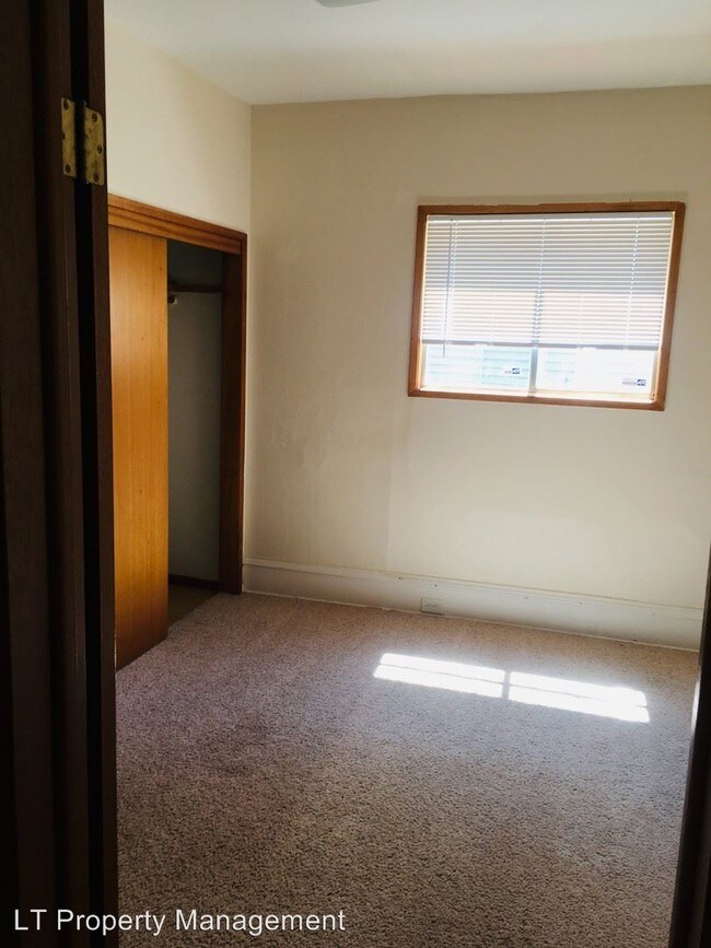 Building Photo - 4 br, 1 bath House - 710 South Oak Street