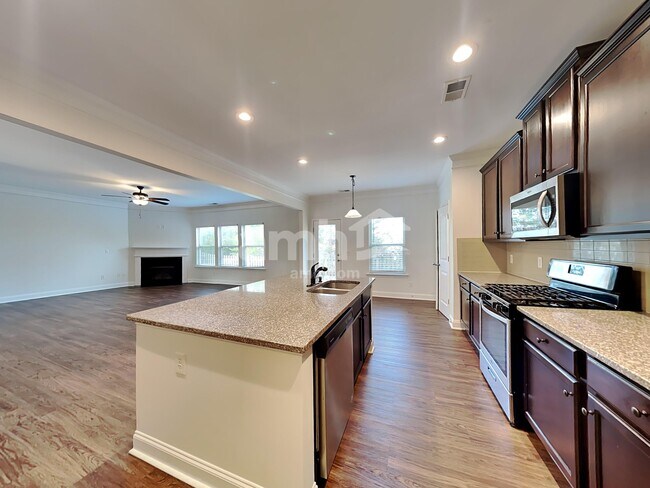 Building Photo - 6170 Oriole Ln