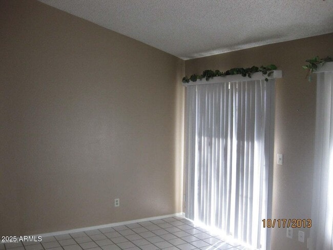 Building Photo - 1101 E Bluefield Ave