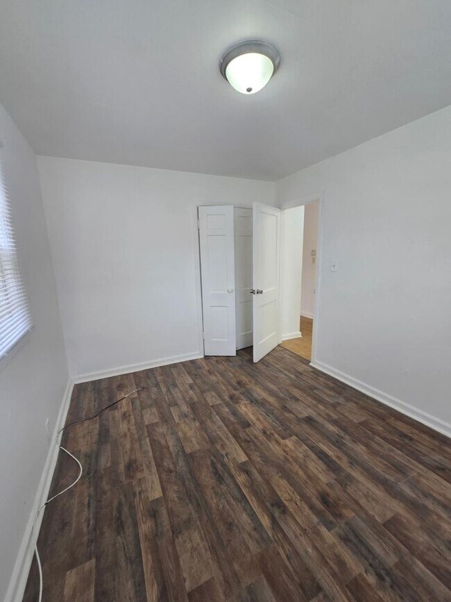 Foto del edificio - Two Bedroom Duplex located on the Eastside Near Arlington  and 21st Street !