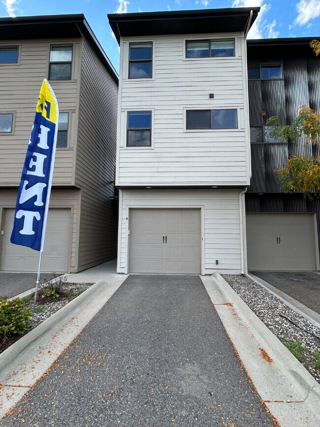 Building Photo - 3237 N 27th Ave