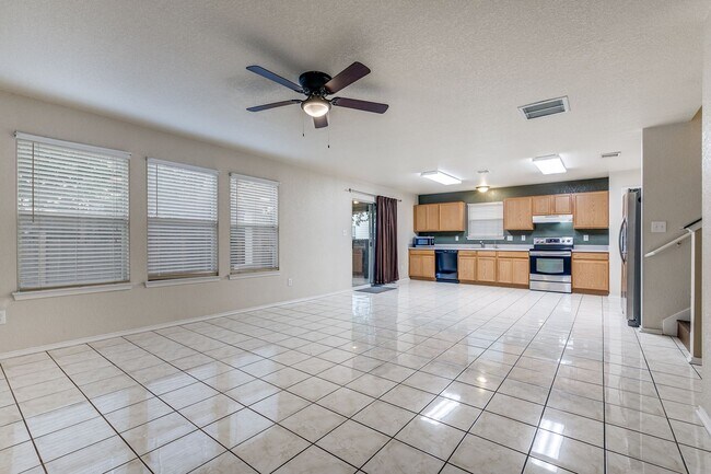 Building Photo - BEAUTIFUL 4-BEDROOM HOME NEAR UTSA