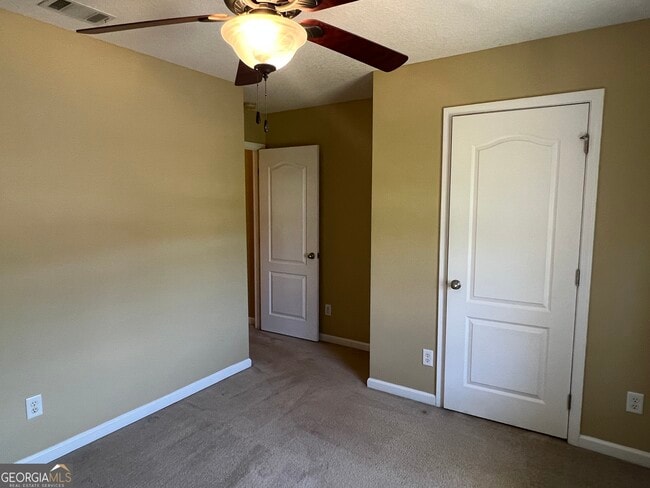 Building Photo - 105 Coconut Ct