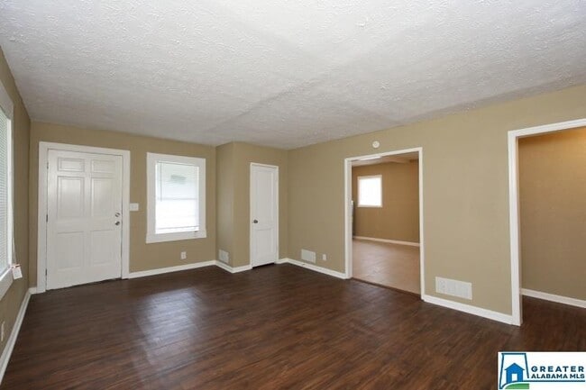Foto del edificio - 7870 Lake Ave NW
