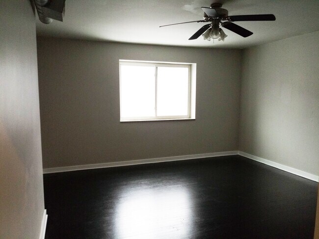 Living Room - 5147 Butler St