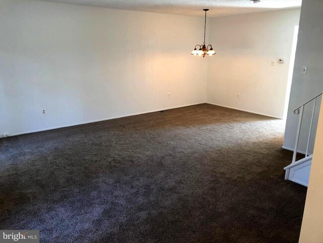 Building Photo - 56 Burgundy Dr