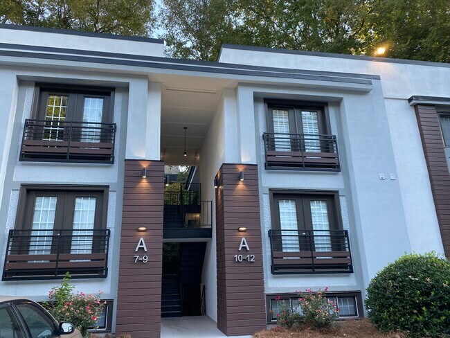 Building Photo - 1445 Monroe Dr NE