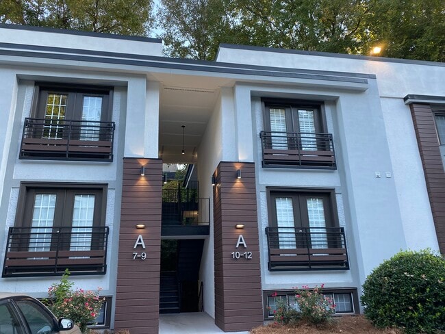 Building Photo - 1445 Monroe Dr NE