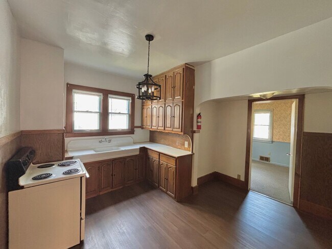 Building Photo - 1017-1019 Egleston