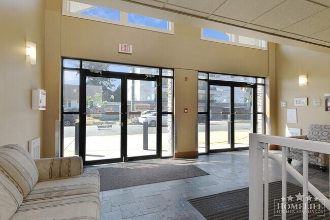 Photo du bâtiment - High-End Top-Floor 1 Bed + Den Condo with New Flooring & Paint in Central Chilliwack