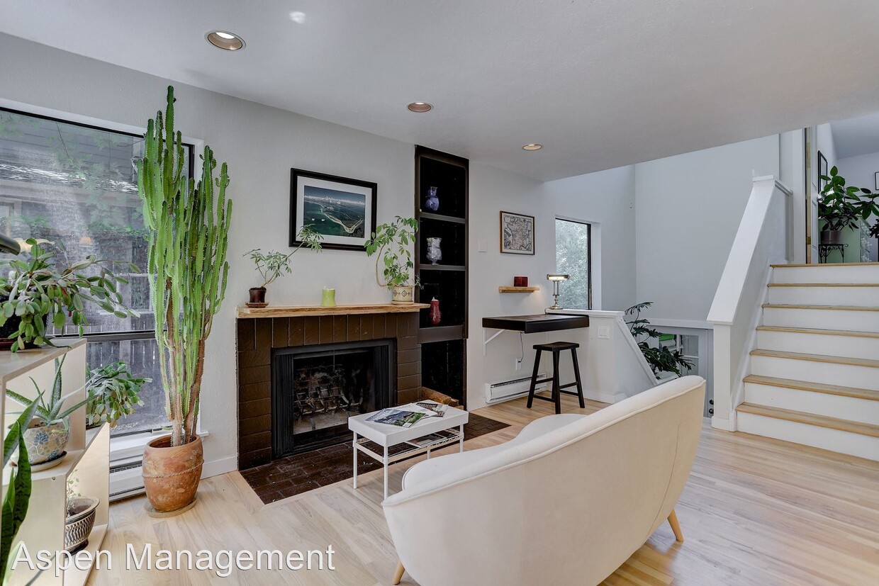 Primary Photo - 3 br, 2 bath House - 1020 Poplar Ave