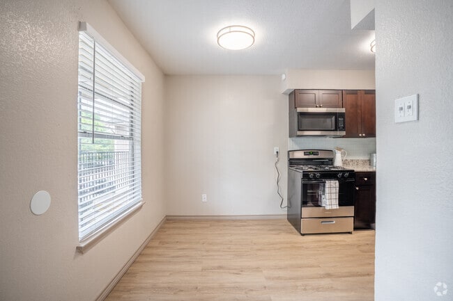 2BR, 1BA - 756SF - Dining Room - University Courtyard Apartments