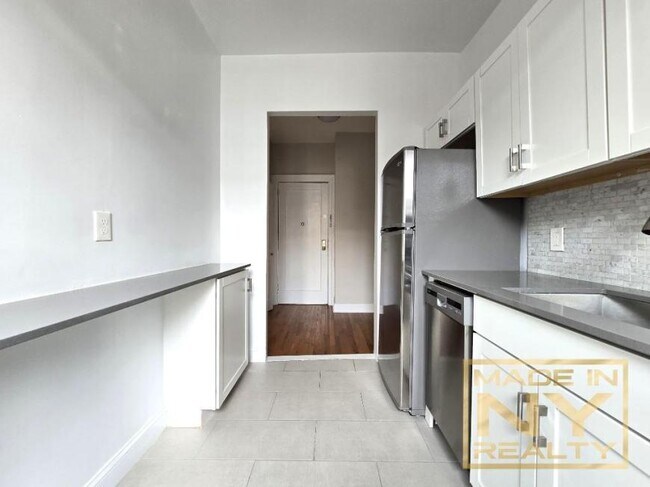 Foto del edificio - 2 bedroom in ASTORIA NY 11103