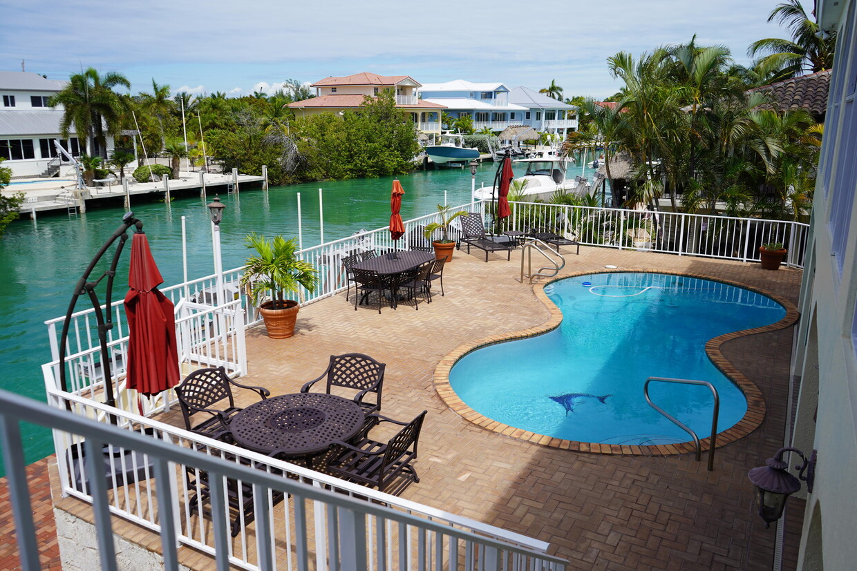 Primary Photo - 316 E Seaview Dr