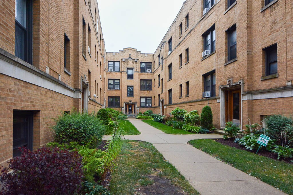 Dynamite Studio, 1 Bath in Logan Square (S... Condo for Rent in