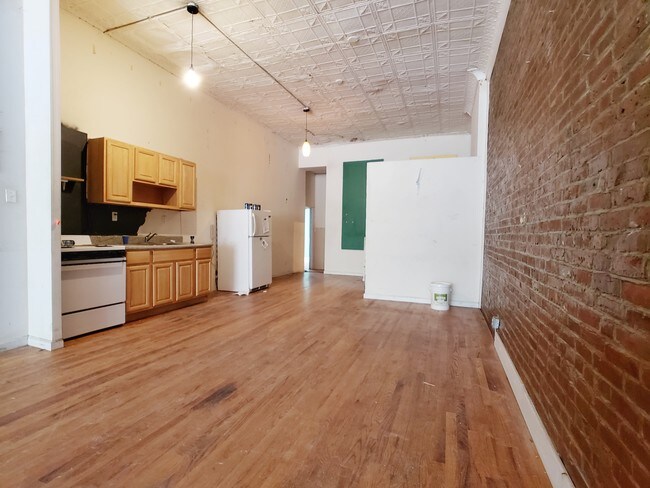 Building Photo - 127 Tompkins Ave