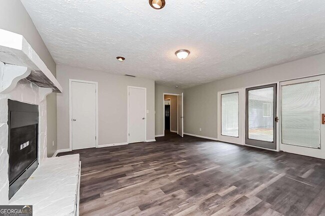 Building Photo - 8753 Embrey Dr