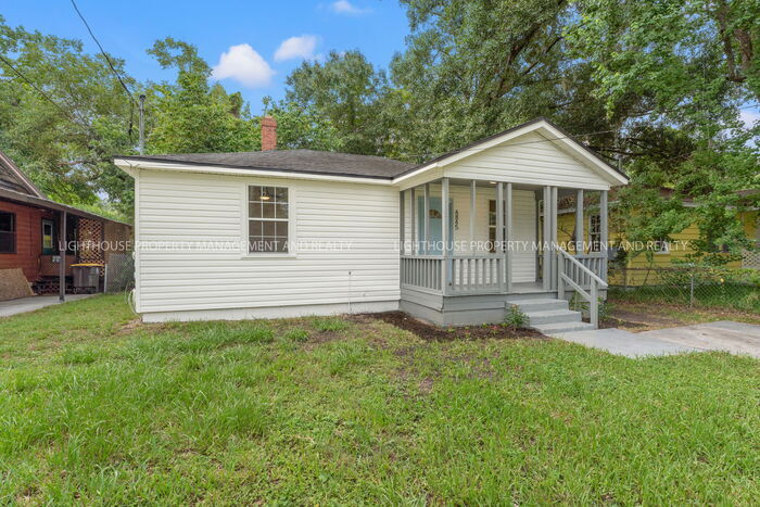 Primary Photo - Charming Newly Renovated 2-Bedroom Home Ne...