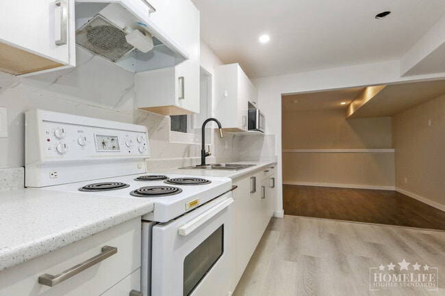 Photo du bâtiment - Rare 2 Bedroom Suite  in Great  Sardis Loc...