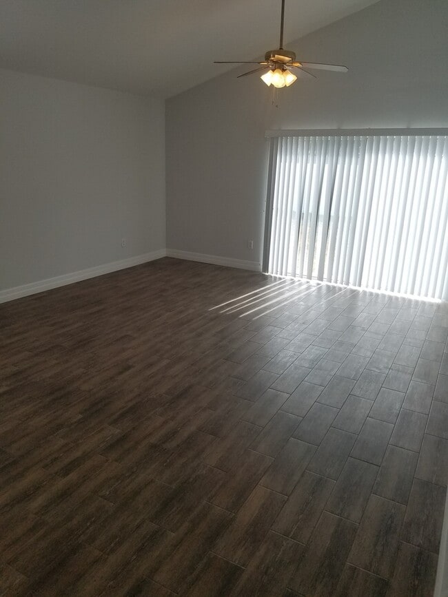 Building Photo - Beautiful Renovated 2-Bedroom, 2-Bathroom Home in Apopka