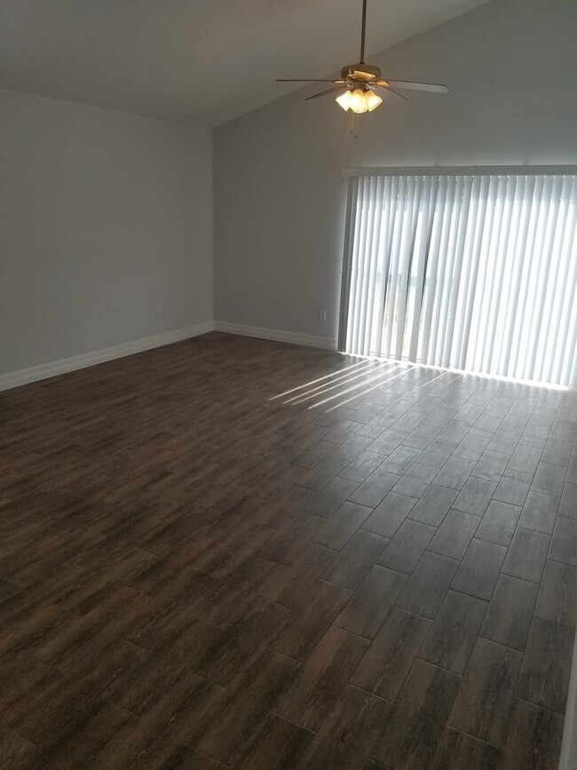 Foto del edificio - Beautiful Renovated 2-Bedroom, 2-Bathroom Home in Apopka