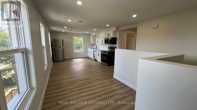 Building Photo - 115 - B BIDWELL STREET