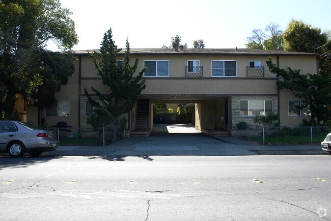 Foto del edificio - 129 Redwood Ave