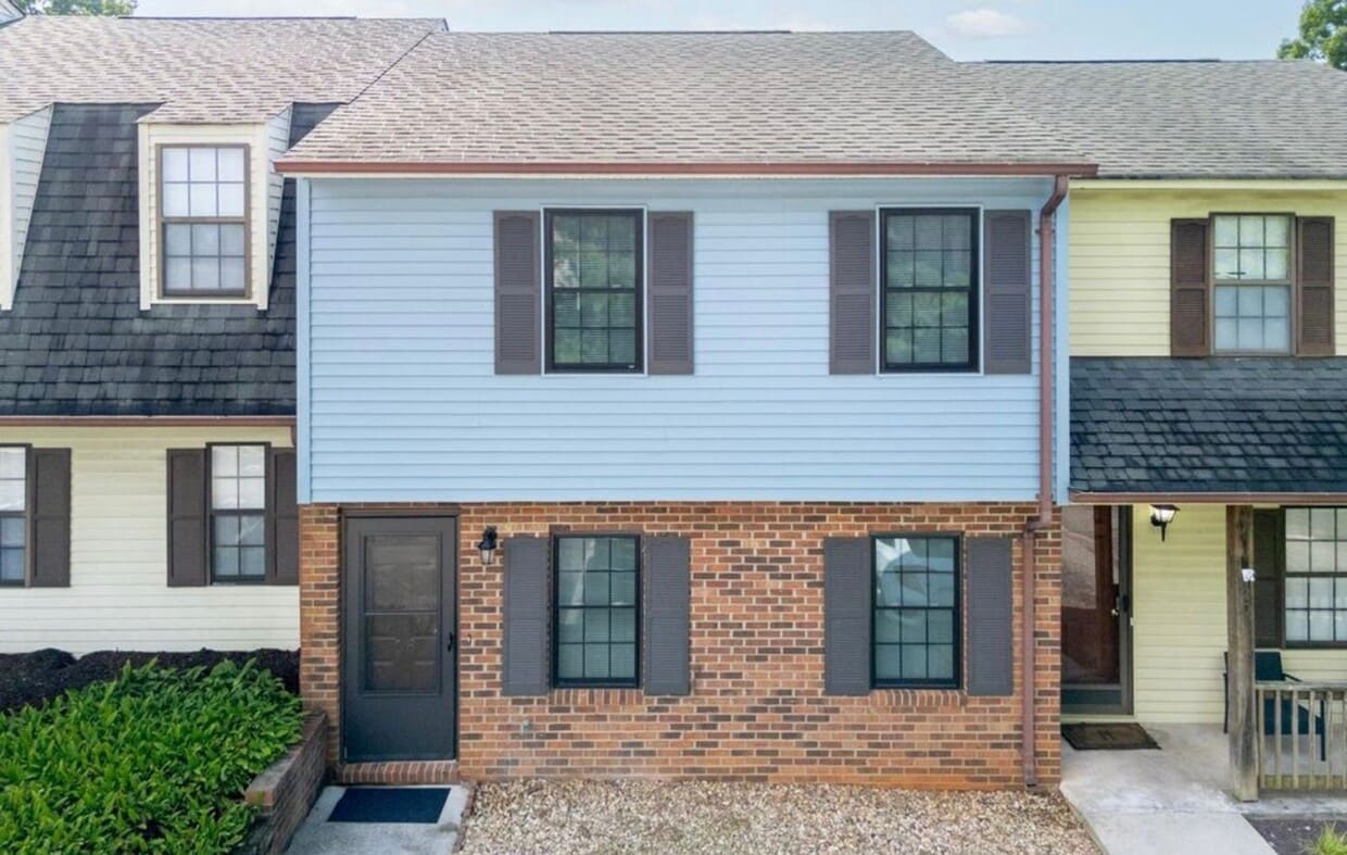 3 Bedroom || 2.5 Bathroom - Townhome - 3 Bedroom || 2.5 Bathroom - Townhome