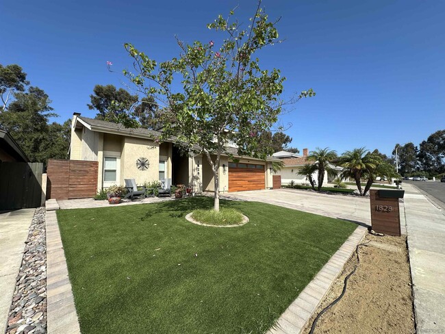 Building Photo - 1828 Ballina Dr