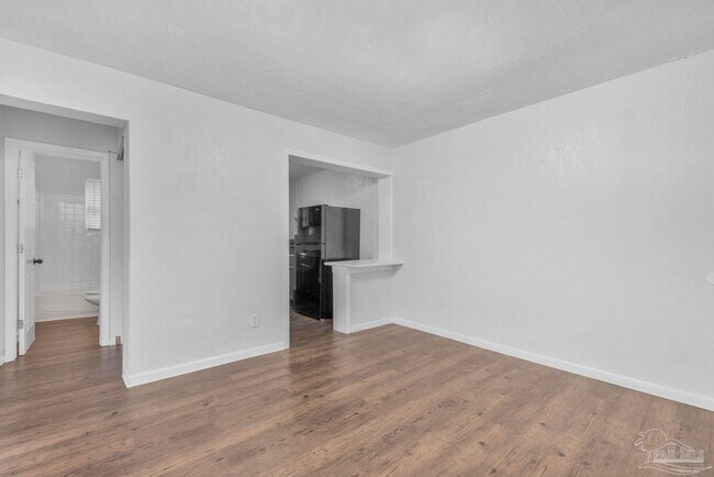 Building Photo - 2101 W Romana St