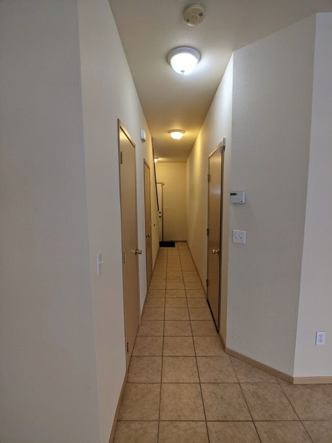 Building Photo - Townhouse, 2BD/1.5BA Condo, Radiant Heat F...