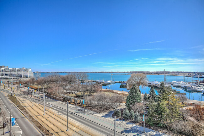 Building Photo - 500 Queens Quay W