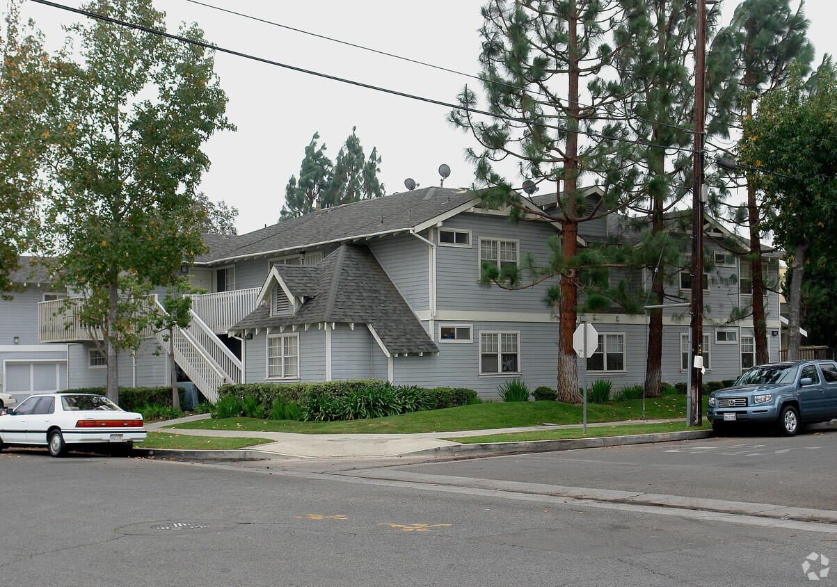 Primary Photo - 642 W Maple Ave