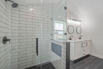 Building Photo - 1459 Munger St