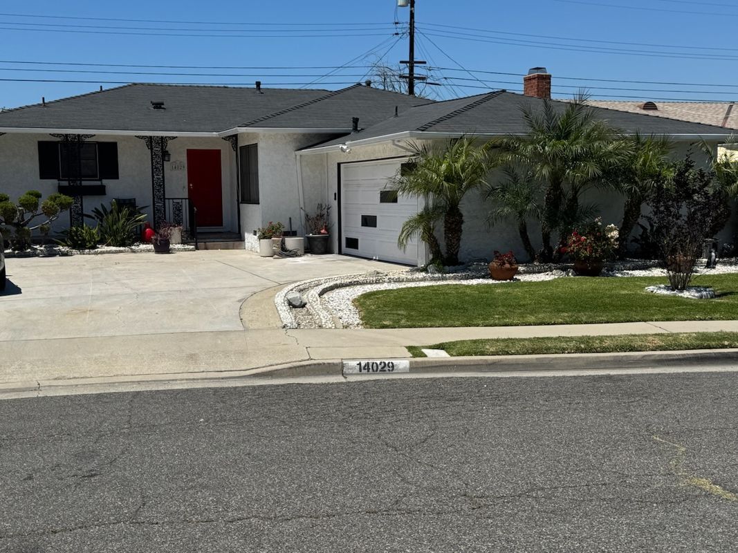 Foto principal - 14029 Spinning Ave