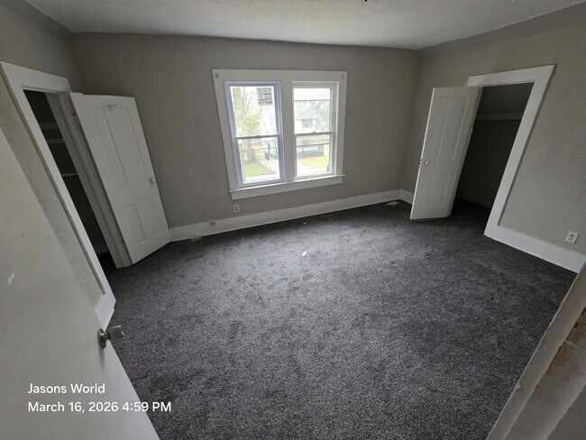 Foto del edificio - 2 bed 1 bath available