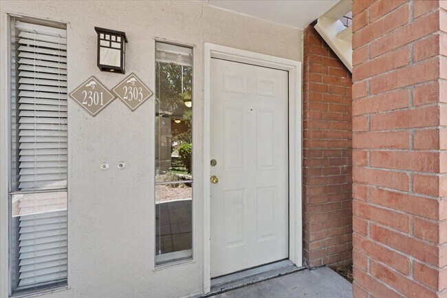 Foto del edificio - 618 Oakmont Ave