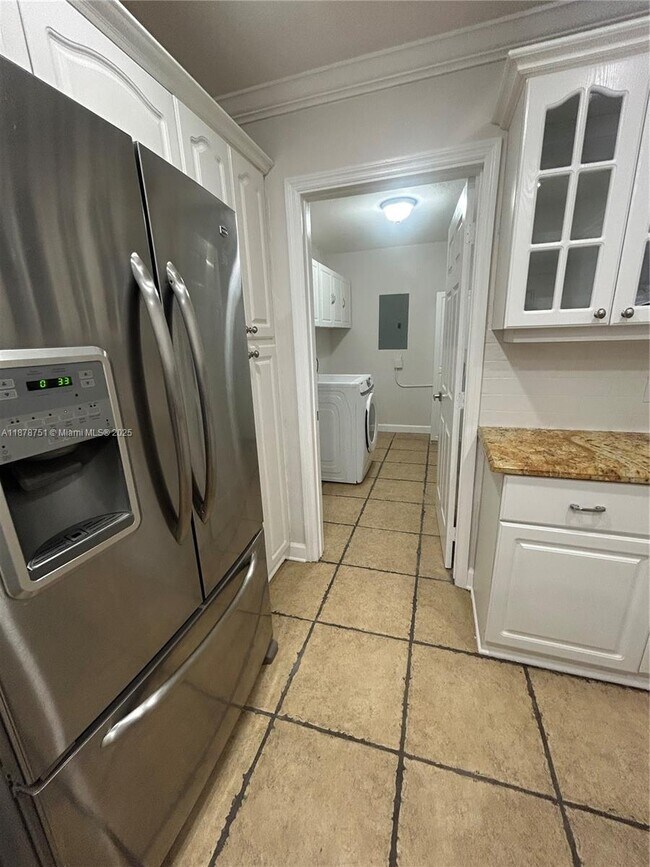Building Photo - 1320 SW 102nd Ct