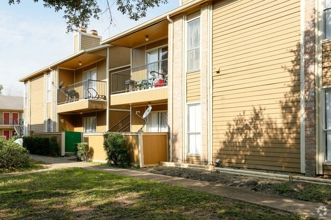 Building Photo - Villa Adora Apartments