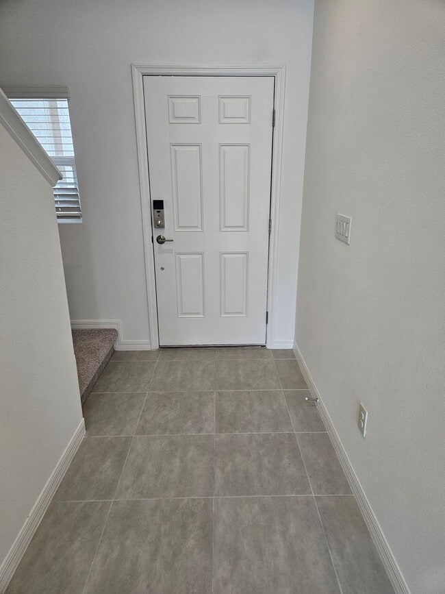 Building Photo - Townhome in The Townhomes of River Landing