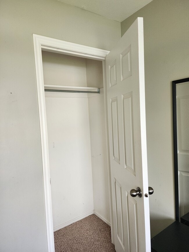 Building Photo - 491 Red Oak Dr