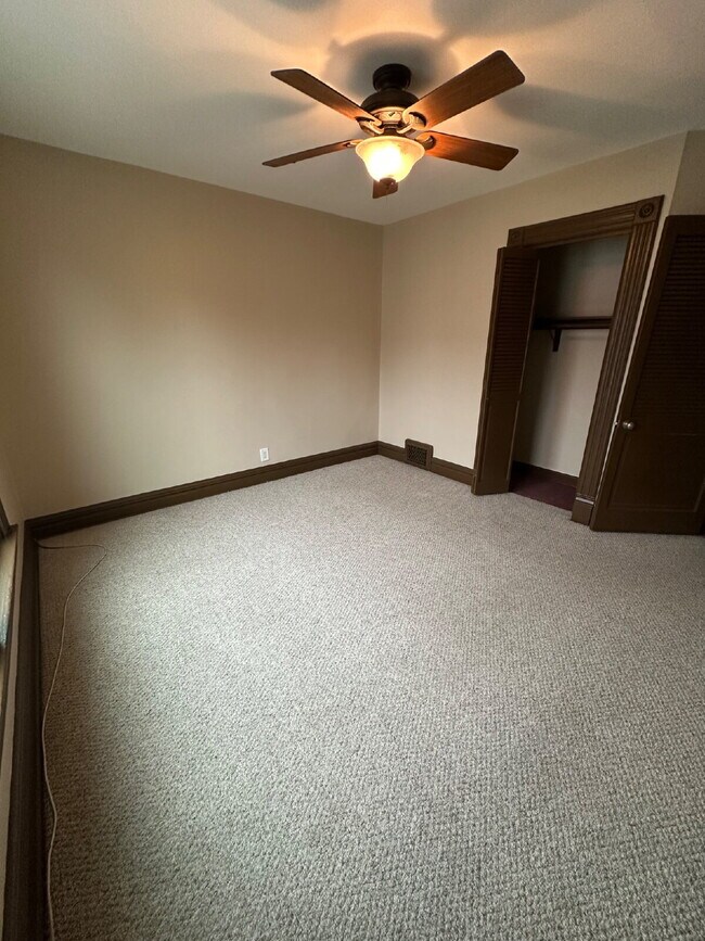 Foto del edificio - 838 1/2 Centerway St. Upper