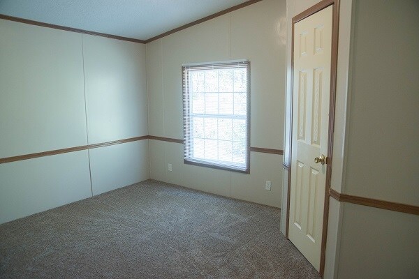 Building Photo - 317 Pinewood St