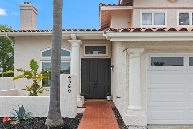 Foto del edificio - 4560 Sea Bluff Cir
