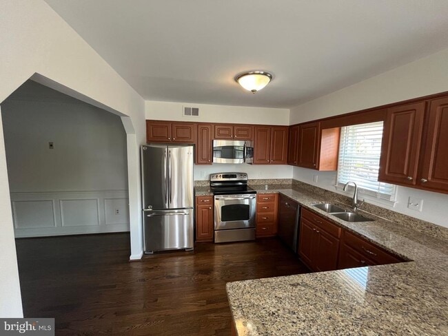 Foto del edificio - 6017 Cromwell Pl