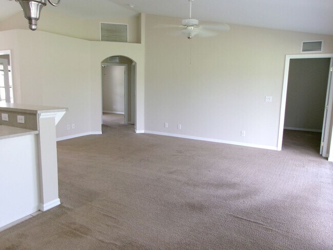 Foto del edificio - Convenient 3/2/2 to Pine Island and Del Prado